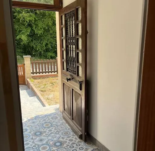 Chez Mimi, La Route Des Fruits